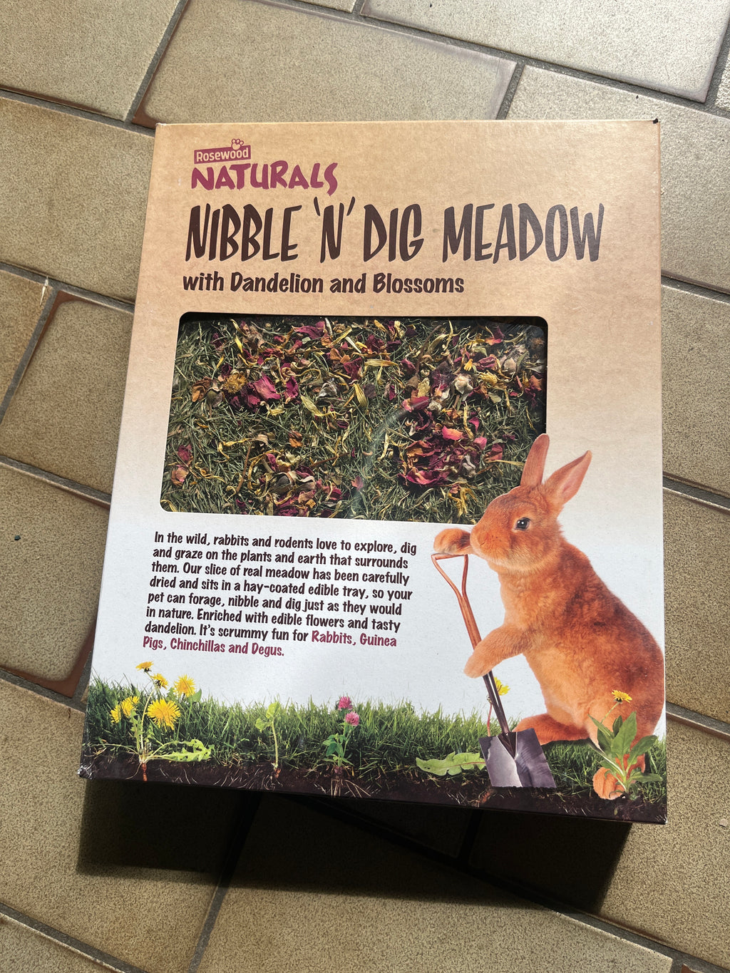 Rosewood Nibble & Dig Meadow with Dandelion and Blossoms.